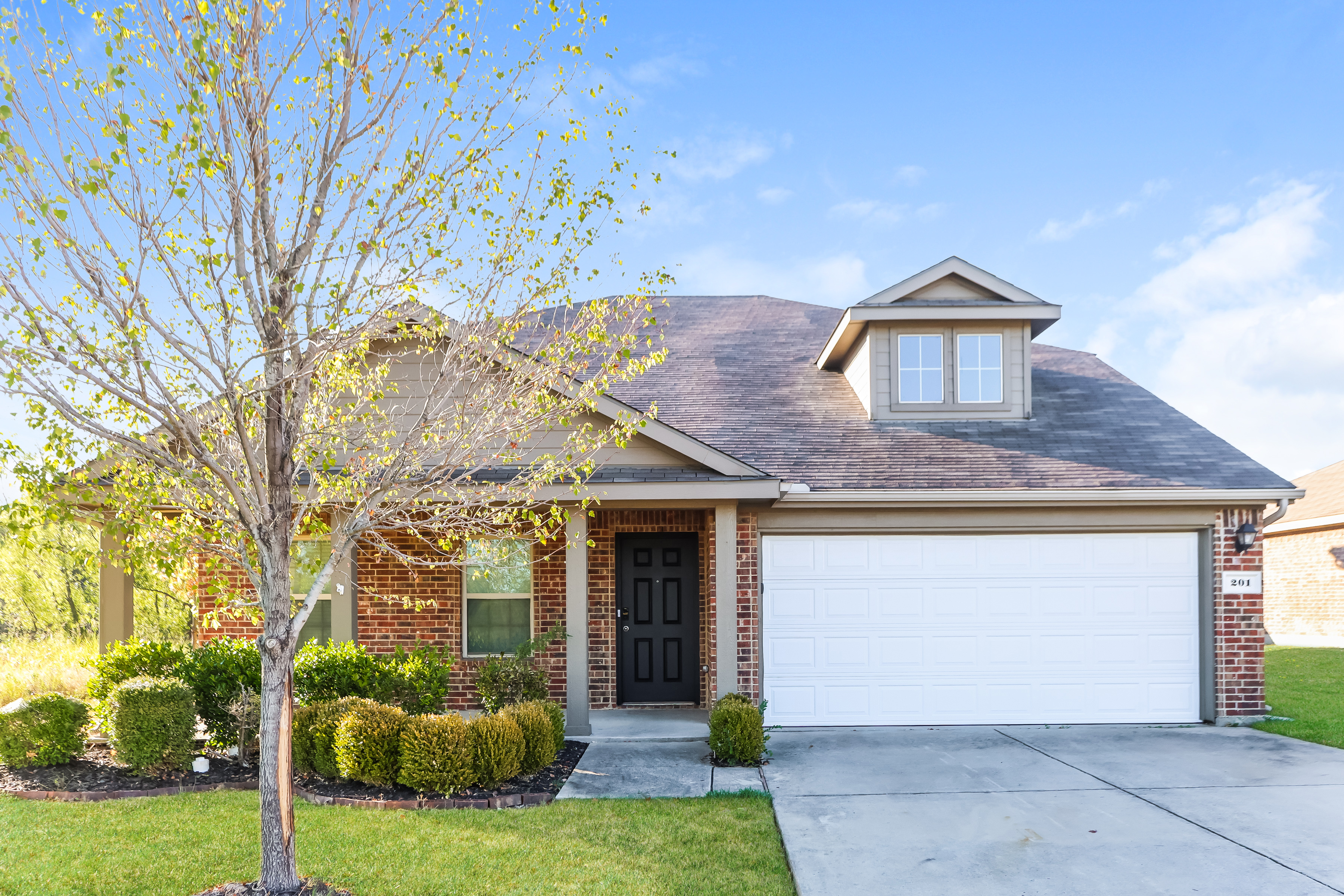 201 DYE DR ROYSE CITY, TX 75189